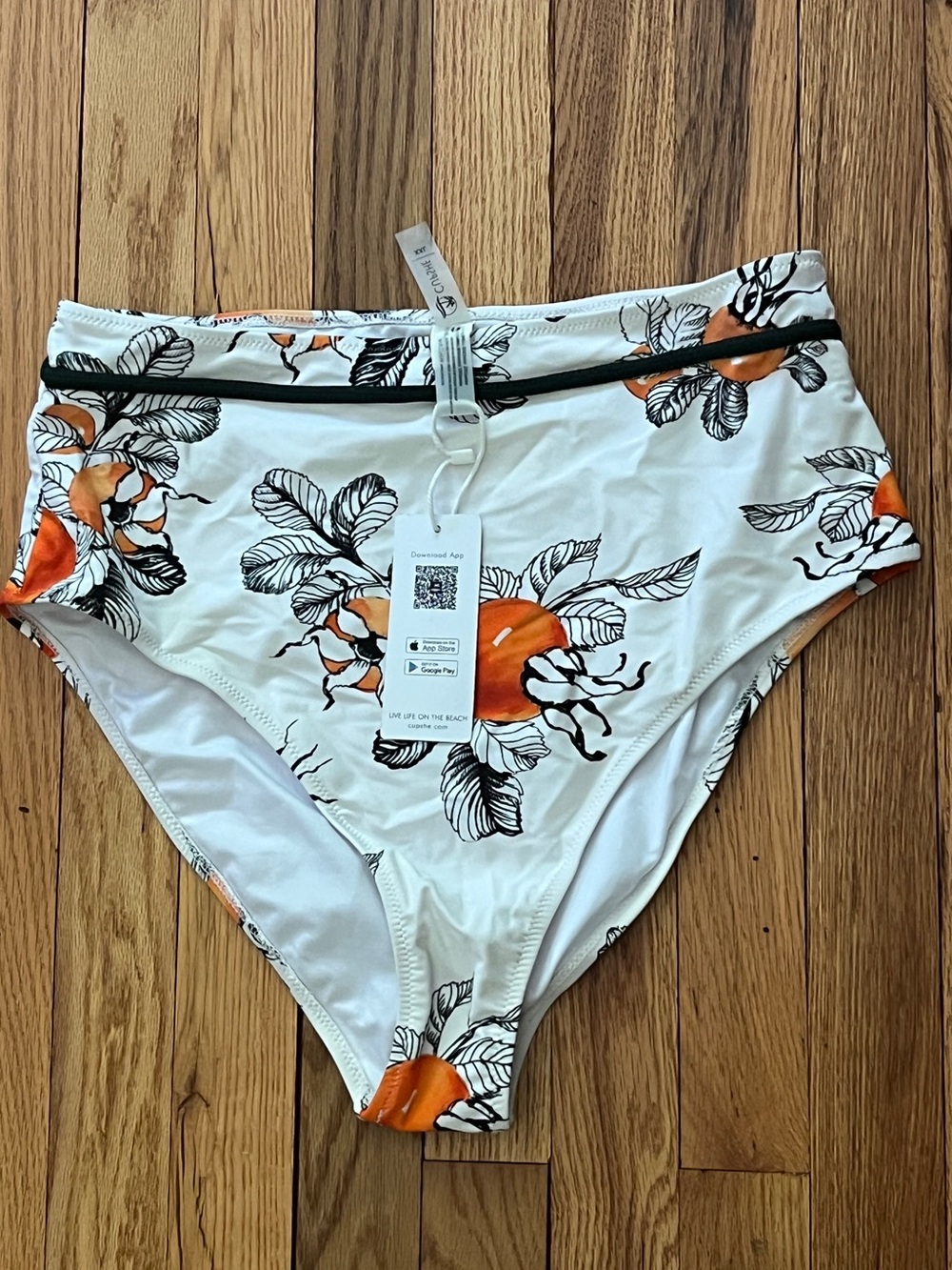 New Cupshe high waisted bikini bottom white black floral
Orange XXL